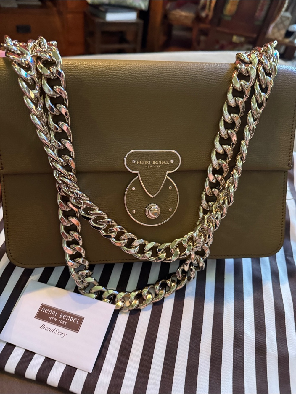 Henri Bendel Olive Green crossbody with gold chain New Without Tags - Picture 3 of 13